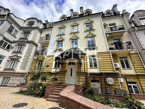 комерційна за адресою Воздвиженська вул., 20