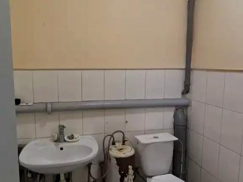 комерційна за адресою Дмитра Яворницького просп. (Карла Маркса), 100