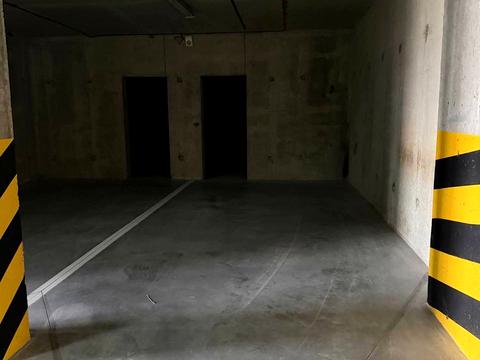 паркомісце за адресою Михайла Максимовича вул. (Онуфрія Трутенка), 24-Г