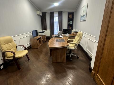 коммерческая по адресу Жилянская ул., 72