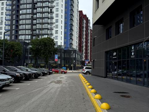 комерційна за адресою Надрічна вул., 1