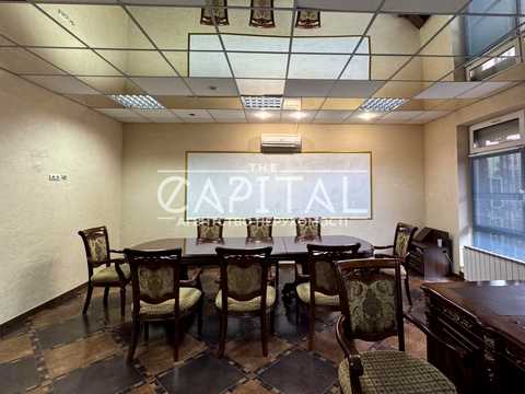 комерційна за адресою Андрія Головка вул., 27
