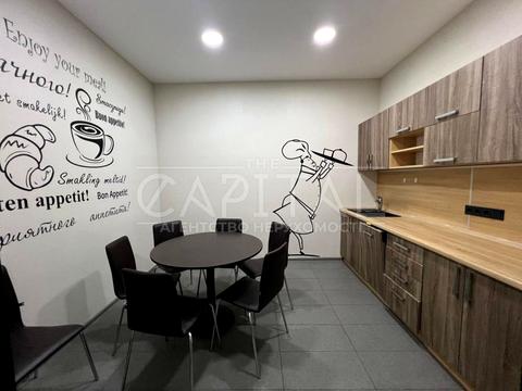комерційна за адресою Кловський узвіз, 7a