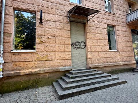 комерційна за адресою Дмитра Яворницького просп. (Карла Маркса), 121