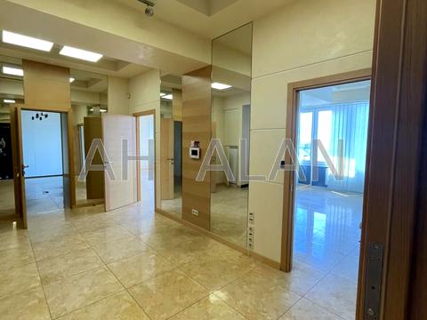 комерційна за адресою Кловський узвіз, 7