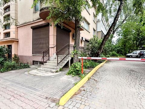 комерційна за адресою Івана Франка вул., 12