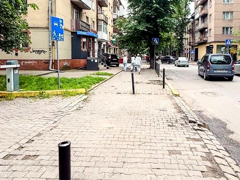 комерційна за адресою Івана Франка вул., 12