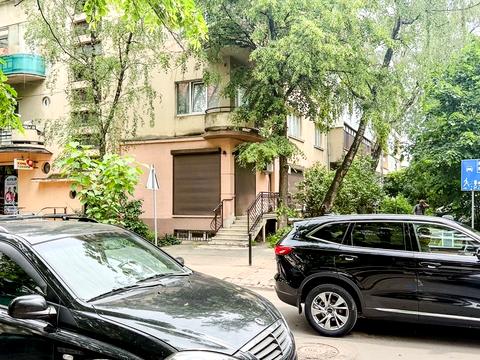 комерційна за адресою Івана Франка вул., 12