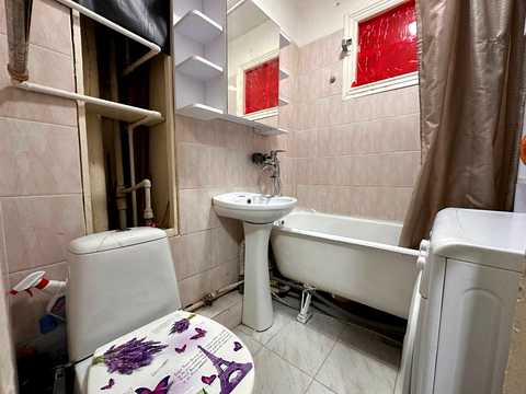 квартира за адресою Універсальна вул., 11