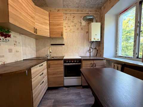 квартира за адресою Універсальна вул., 11