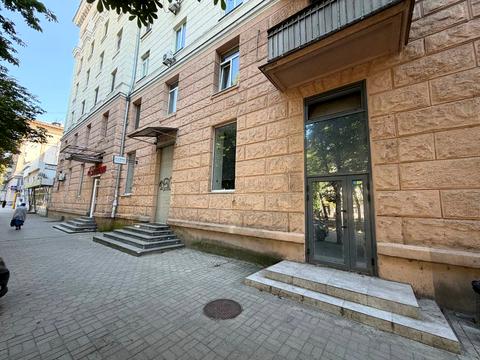комерційна за адресою Дмитра Яворницького просп. (Карла Маркса), 121