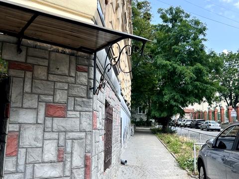 комерційна за адресою Миколи Садовського вул., 2