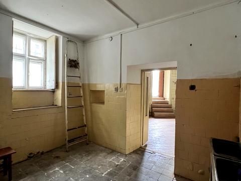 комерційна за адресою Миколи Садовського вул., 2
