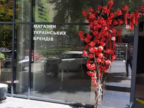 комерційна за адресою Лесі Українки бульв., 3
