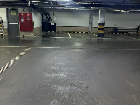 паркоместо по адресу Андрея Верхогляда ул. (Михайла Драгомирова), 5