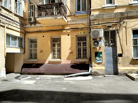 комерційна за адресою Євгена Чикаленка вул. (Пушкінська), 21-Б