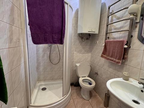комерційна за адресою Водопровідна вул., 20