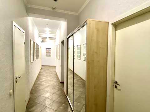 комерційна за адресою Кропивницького вул., 4