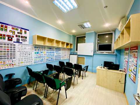 комерційна за адресою Кропивницького вул., 4