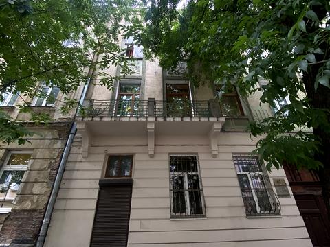 коммерческая по адресу академика Кучера ул., 4
