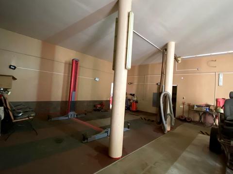 комерційна за адресою Механізаторів вул., 11