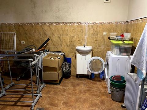 комерційна за адресою Механізаторів вул., 11