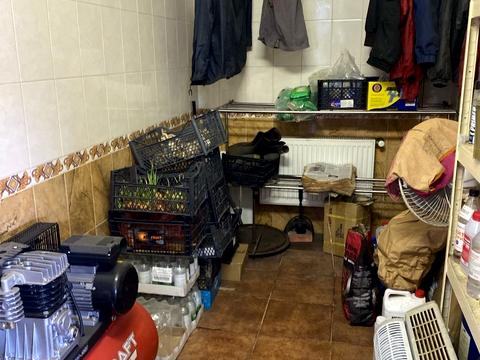 комерційна за адресою Механізаторів вул., 11