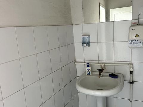 комерційна за адресою Визволення вул., 2