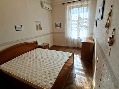 квартира за адресою Панаса Мирного вул., 12/7