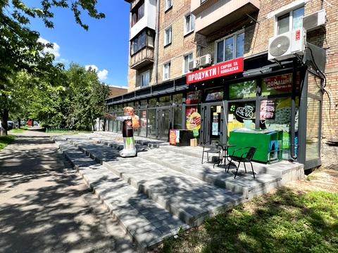 коммерческая по адресу Строителей ул., 4