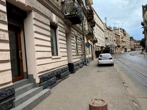 комерційна за адресою Івана Франка вул., 49