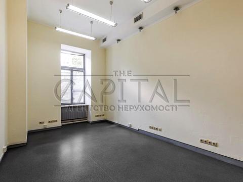 комерційна за адресою Велика Житомирська вул., 1