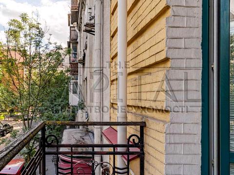 комерційна за адресою Велика Житомирська вул., 1