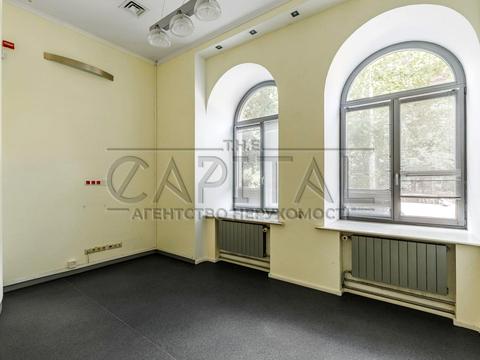 комерційна за адресою Велика Житомирська вул., 1