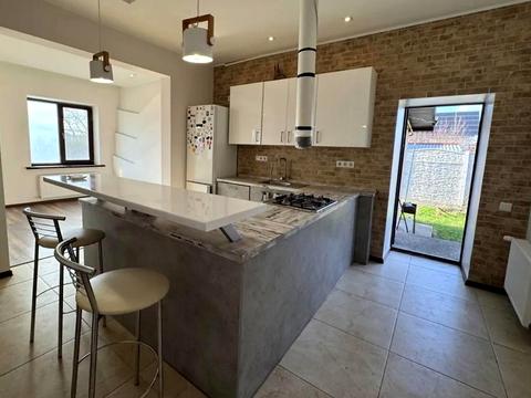 будинок за адресою с. Нова Дофінівка, Наливайко