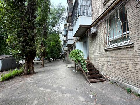 комерційна за адресою Дмитра Яворницького просп. (Карла Маркса), 121