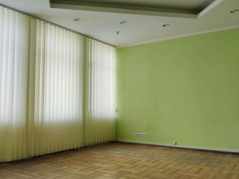 комерційна за адресою Олександра Довженка вул., 18