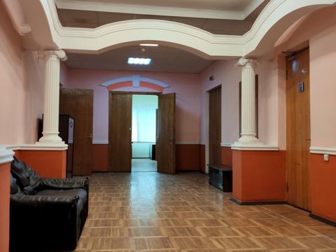 комерційна за адресою Олександра Довженка вул., 18