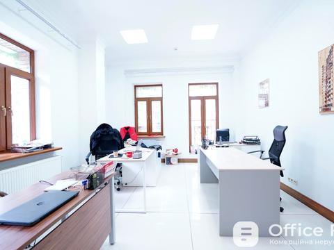 комерційна за адресою Київ, Жилянська вул., 72А
