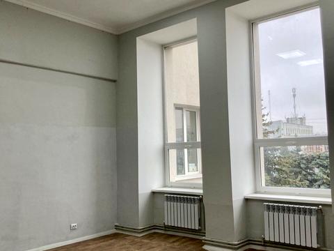 комерційна за адресою Рівне, майдан Незалежності пл., 3