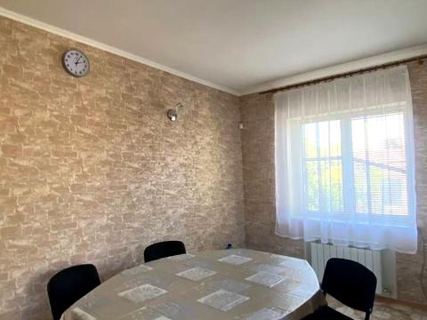 будинок за адресою Вишнева вул., 28