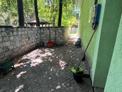 комерційна за адресою Чорновола вул., 143