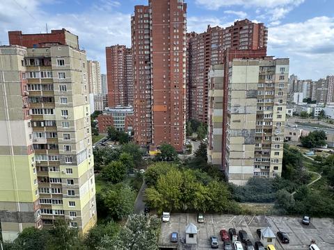 квартира за адресою Анни Ахматової вул., 15