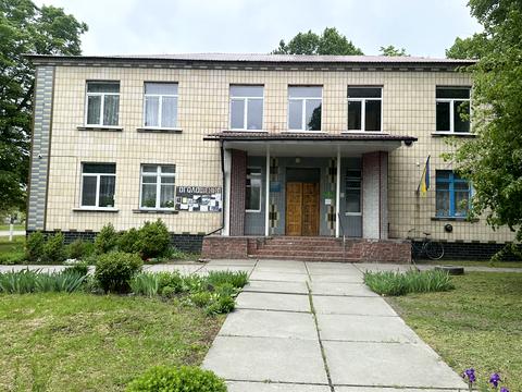 комерційна за адресою Миру, 4а