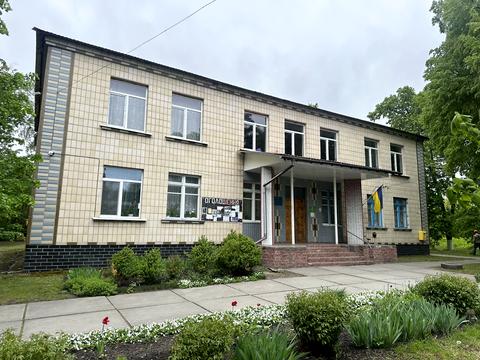 комерційна за адресою Миру, 4а