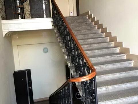 комерційна за адресою Петра Сагайдачного вул., 12