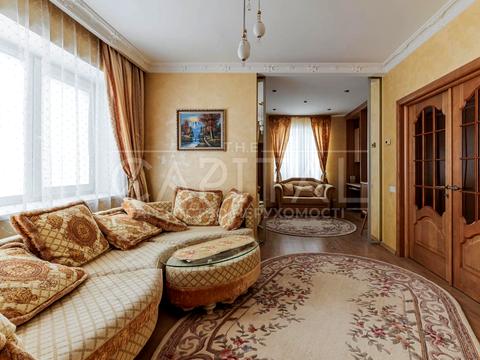 будинок за адресою Богатирська вул., 4