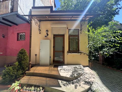 комерційна за адресою Львів, Залізнична вул., 4