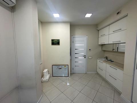 комерційна за адресою Львів, Залізнична вул., 4