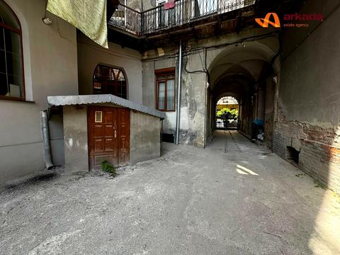 комерційна за адресою Міцкевича пл., 10